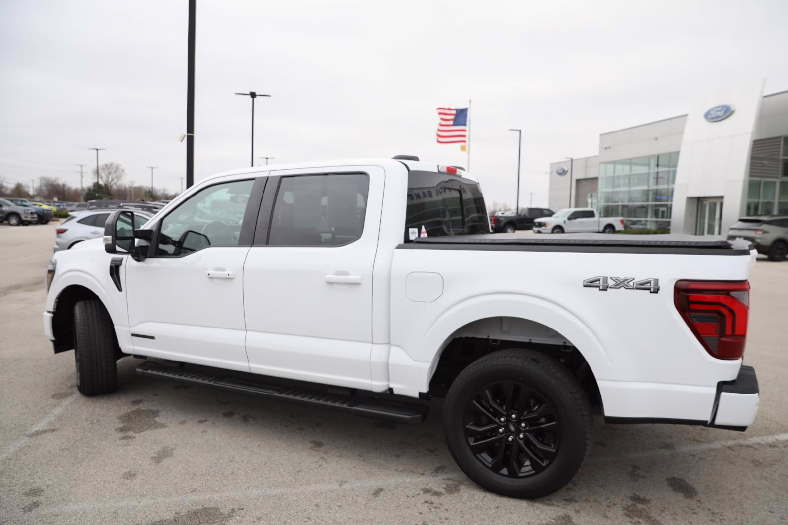 2025 Oxford White Ford F-150 LARIAT 4X4 Truck