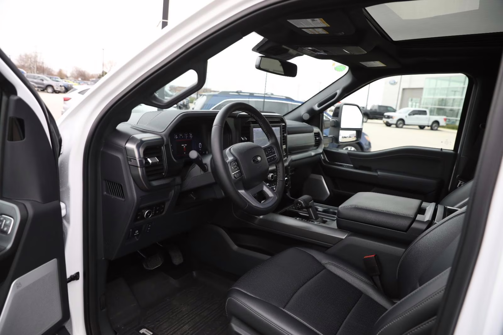 2025 Oxford White Ford F-150 LARIAT 4X4 Truck