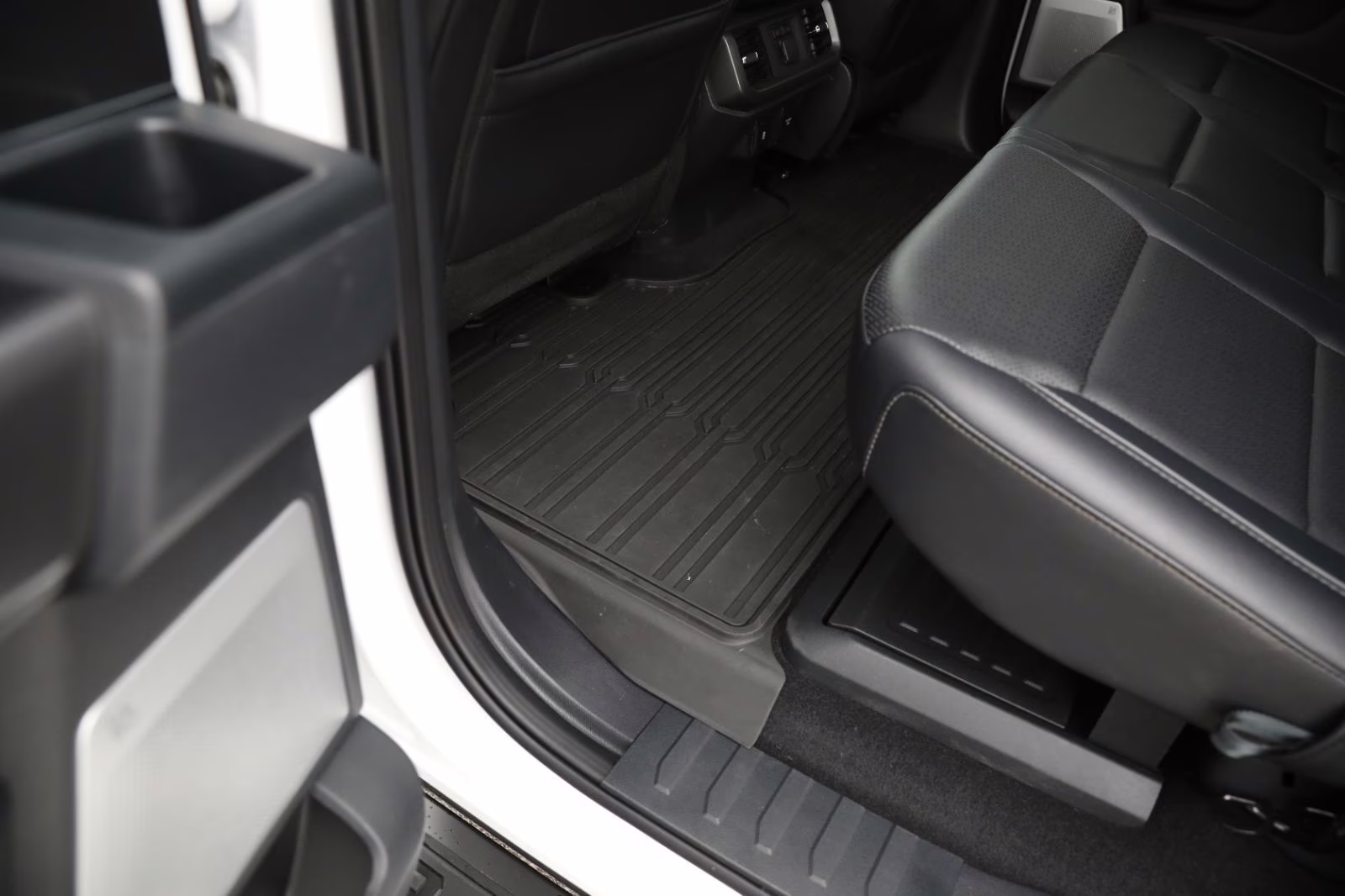 2025 Oxford White Ford F-150 LARIAT 4X4 Truck