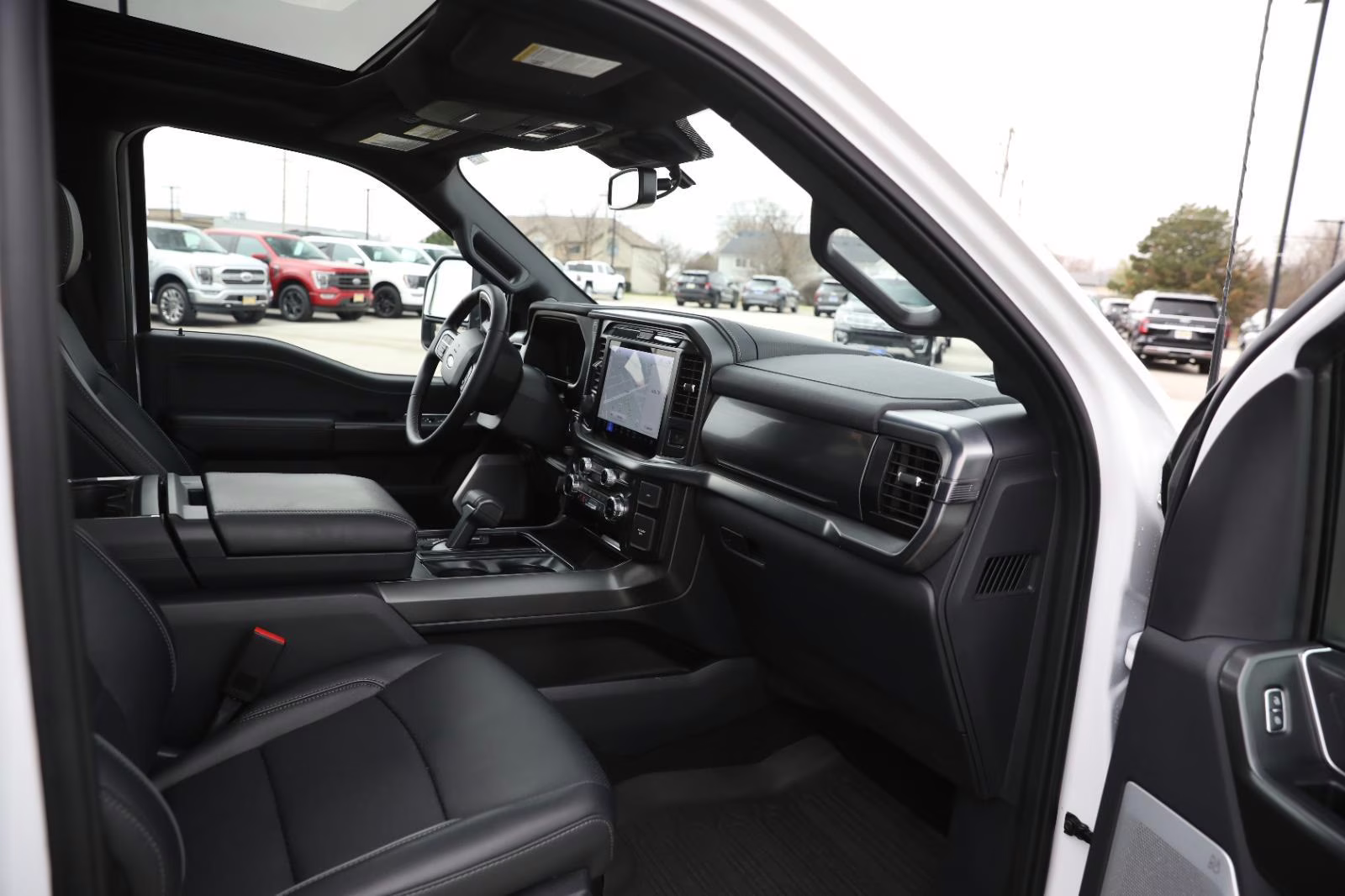2025 Oxford White Ford F-150 LARIAT 4X4 Truck