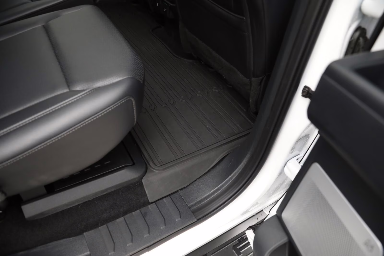 2025 Oxford White Ford F-150 LARIAT 4X4 Truck