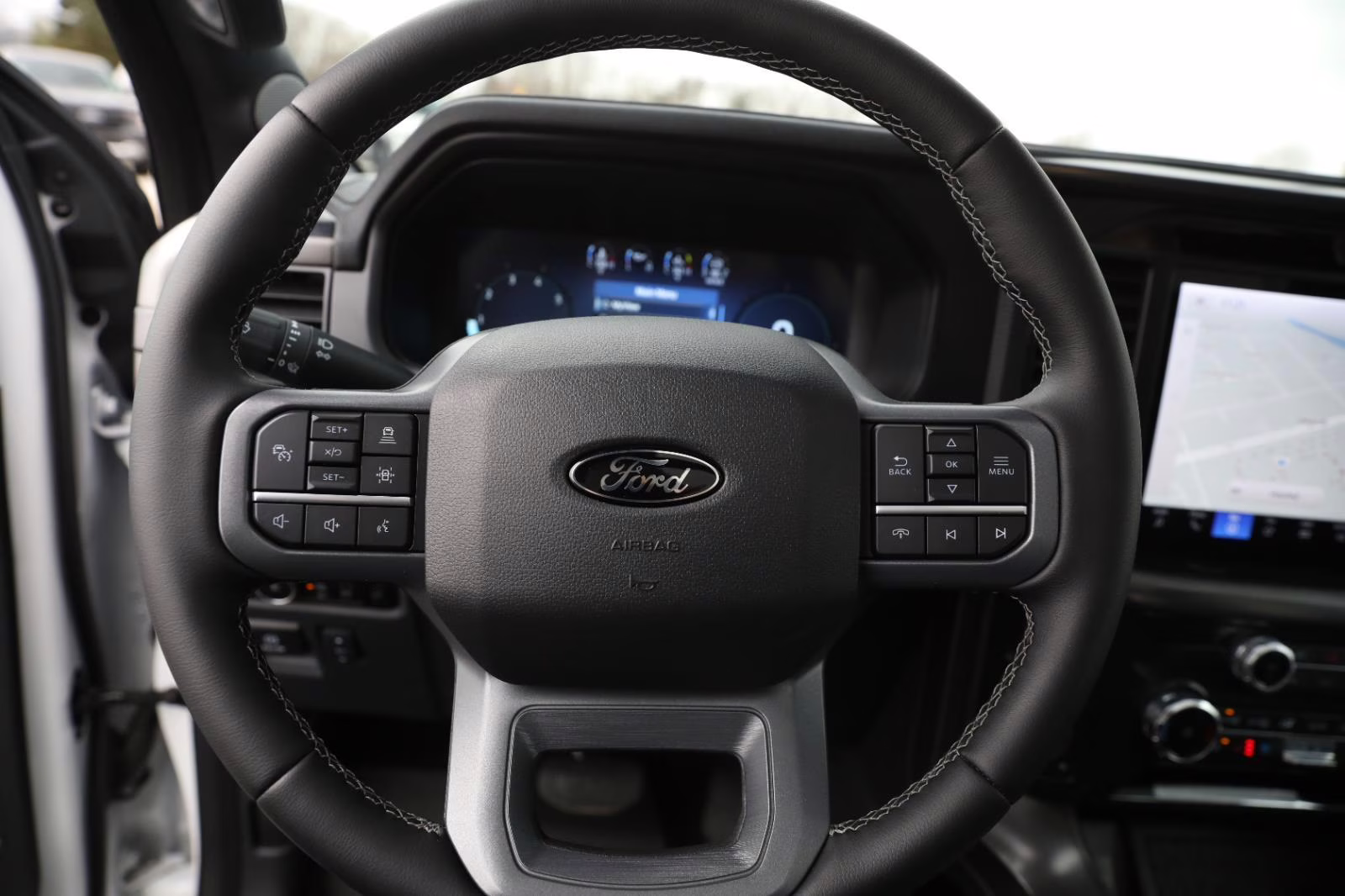 2025 Oxford White Ford F-150 LARIAT 4X4 Truck