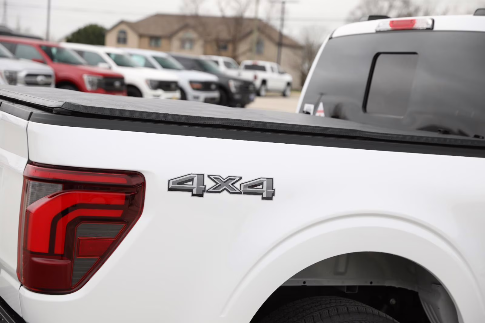 2025 Oxford White Ford F-150 LARIAT 4X4 Truck
