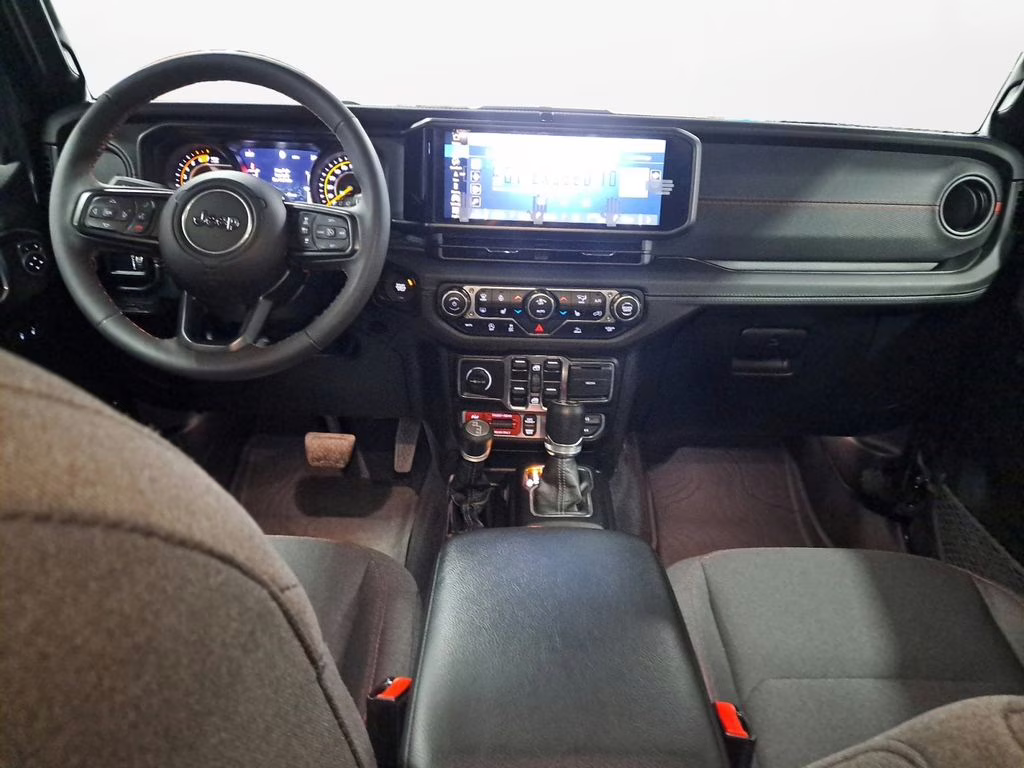 2024 Granite Crystal Metallic Clearcoat Jeep Wrangler Rubicon w/Tech & 35in Tire Pkg 4X4 SUV