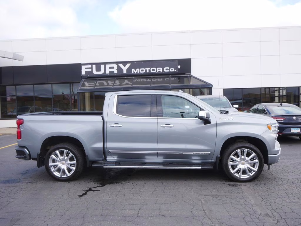 2025 Sterling Gray Metallic Chevrolet Silverado 1500 High Country 4X4 Truck