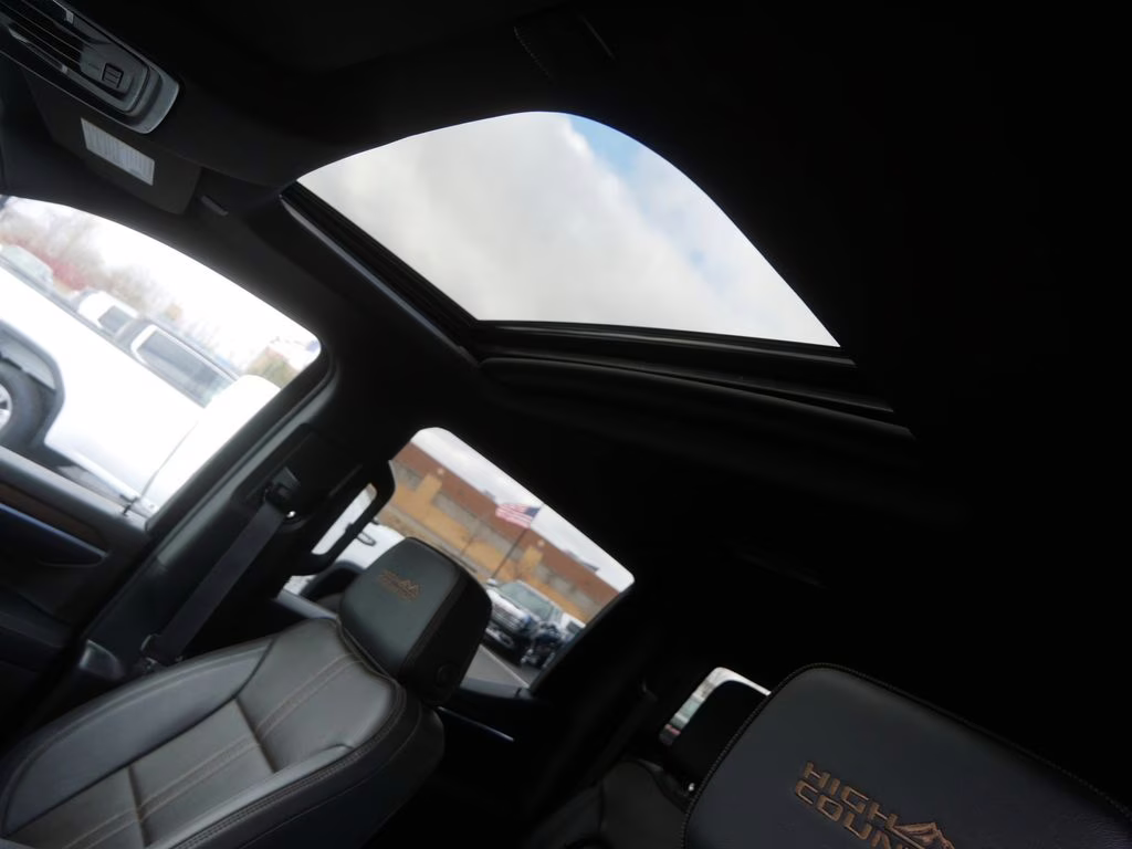 2025 Sterling Gray Metallic Chevrolet Silverado 1500 High Country 4X4 Truck