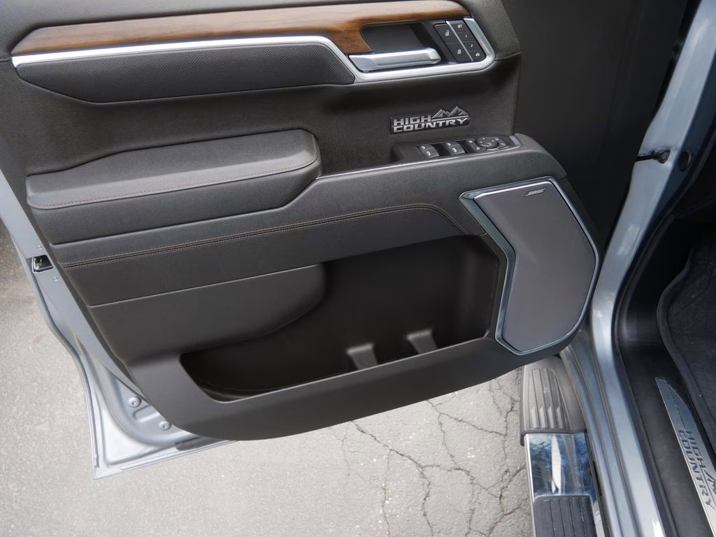 2025 Sterling Gray Metallic Chevrolet Silverado 1500 High Country 4X4 Truck