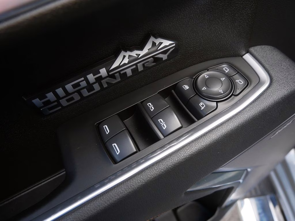 2025 Sterling Gray Metallic Chevrolet Silverado 1500 High Country 4X4 Truck