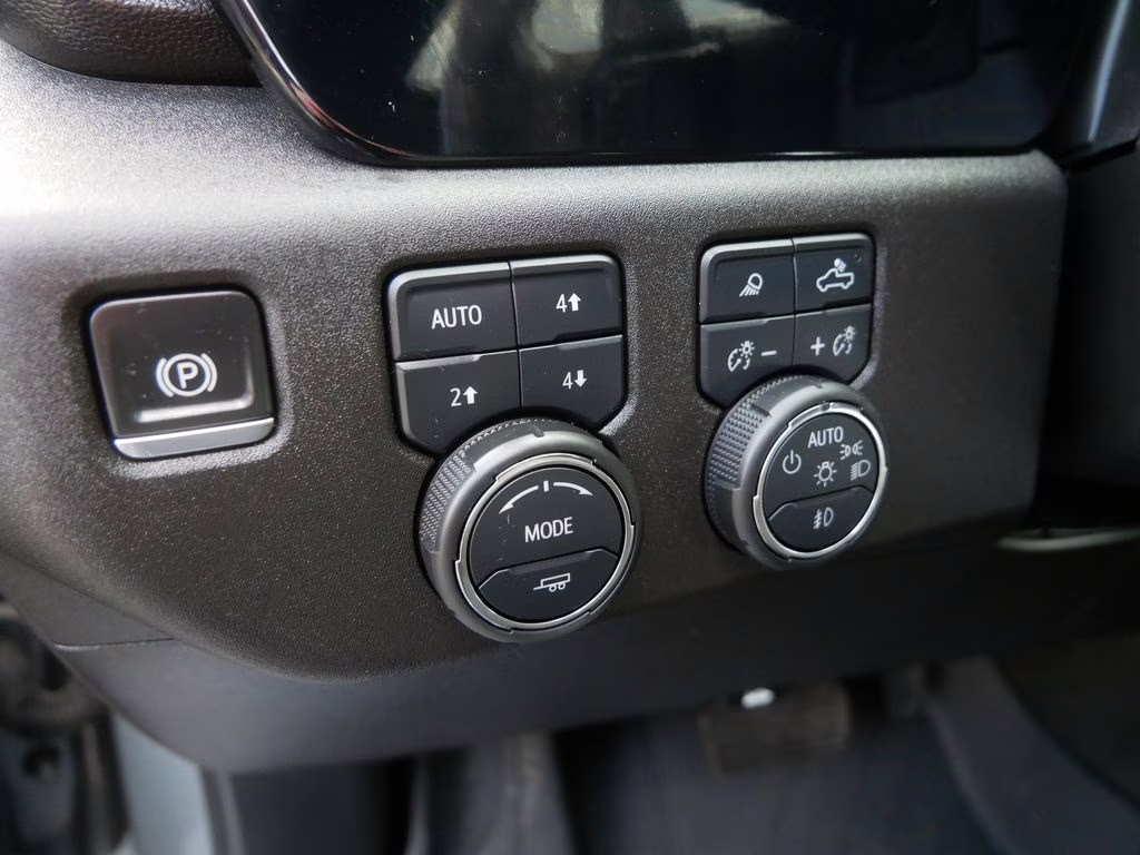 2025 Sterling Gray Metallic Chevrolet Silverado 1500 High Country 4X4 Truck