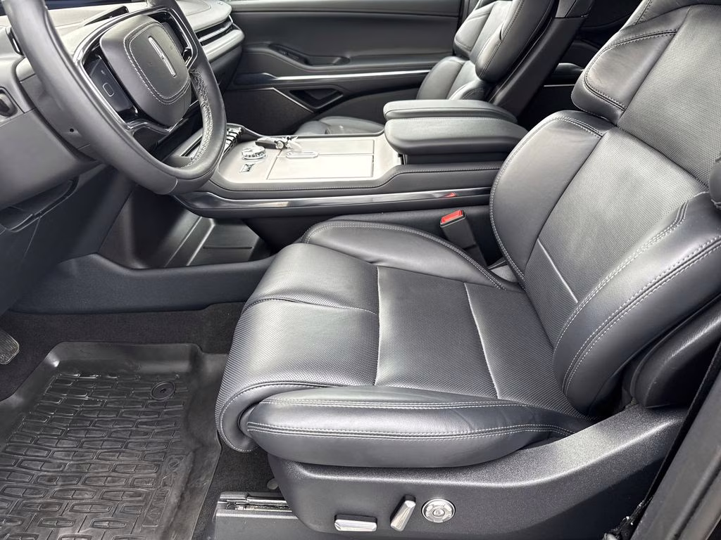 2025 Infinite Black Metallic Clearcoat Lincoln Navigator Reserve 4X4 SUV