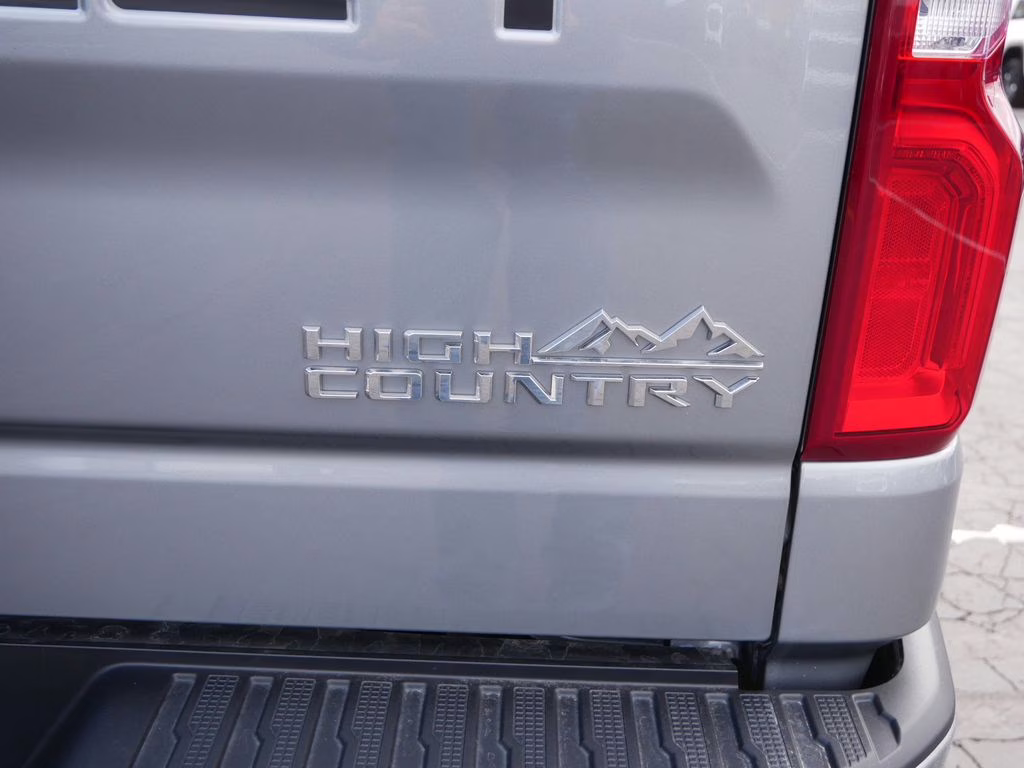 2025 Sterling Gray Metallic Chevrolet Silverado 1500 High Country 4X4 Truck