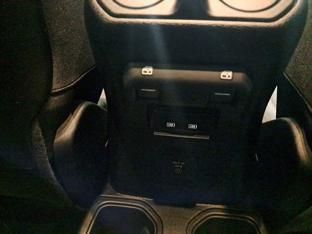 2024 Granite Crystal Metallic Clearcoat Jeep Wrangler Rubicon w/Tech & 35in Tire Pkg 4X4 SUV