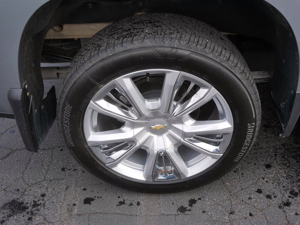 2025 Sterling Gray Metallic Chevrolet Silverado 1500 High Country 4X4 Truck