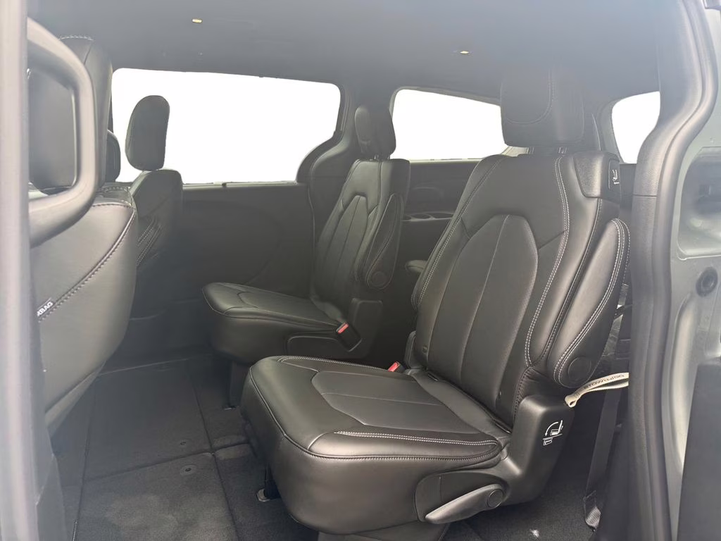 2026 Silver Mist Clearcoat Chrysler Pacifica Select FWD Van