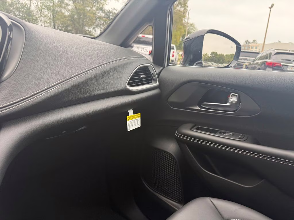 2026 Silver Mist Clearcoat Chrysler Pacifica Select FWD Van