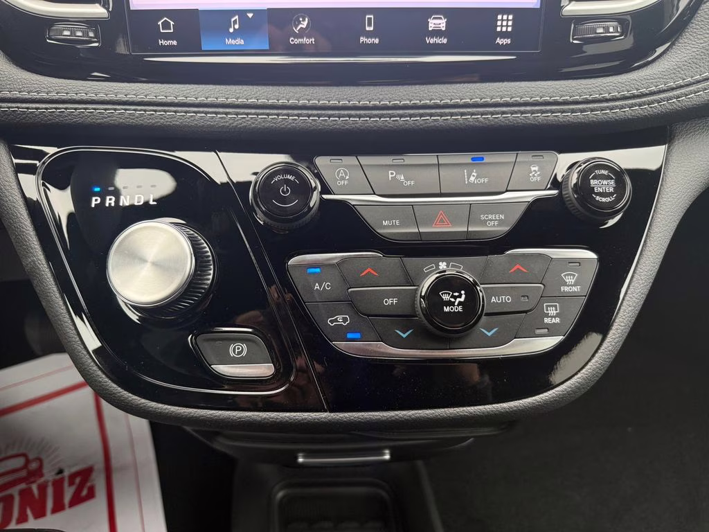 2026 Silver Mist Clearcoat Chrysler Pacifica Select FWD Van