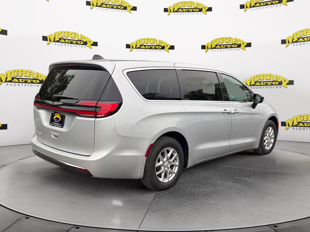 2026 Silver Mist Clearcoat Chrysler Pacifica Select FWD Van