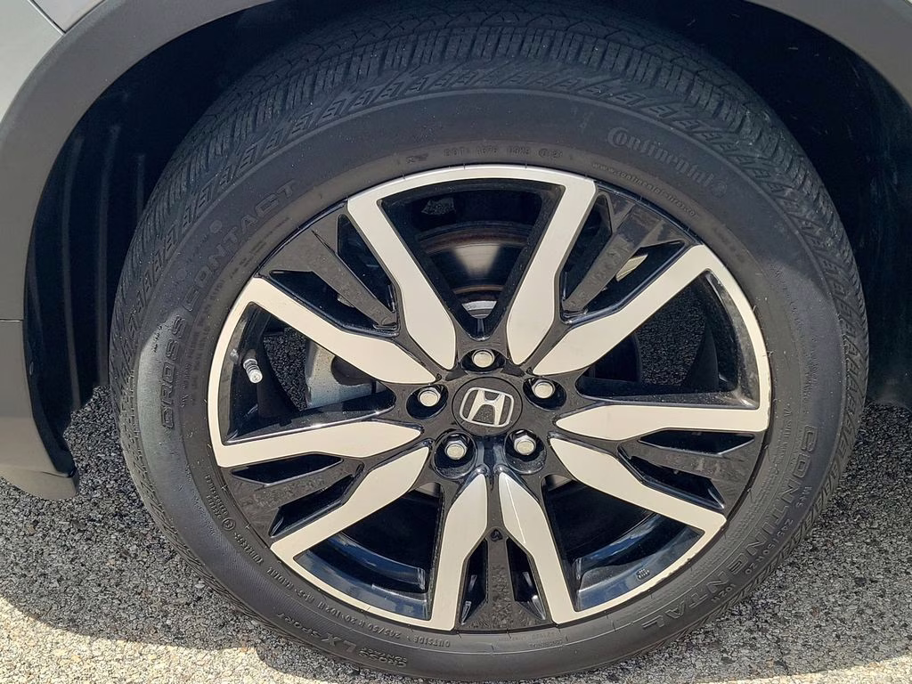 2021 Lunar Silver Metallic Honda Pilot Elite AWD SUV