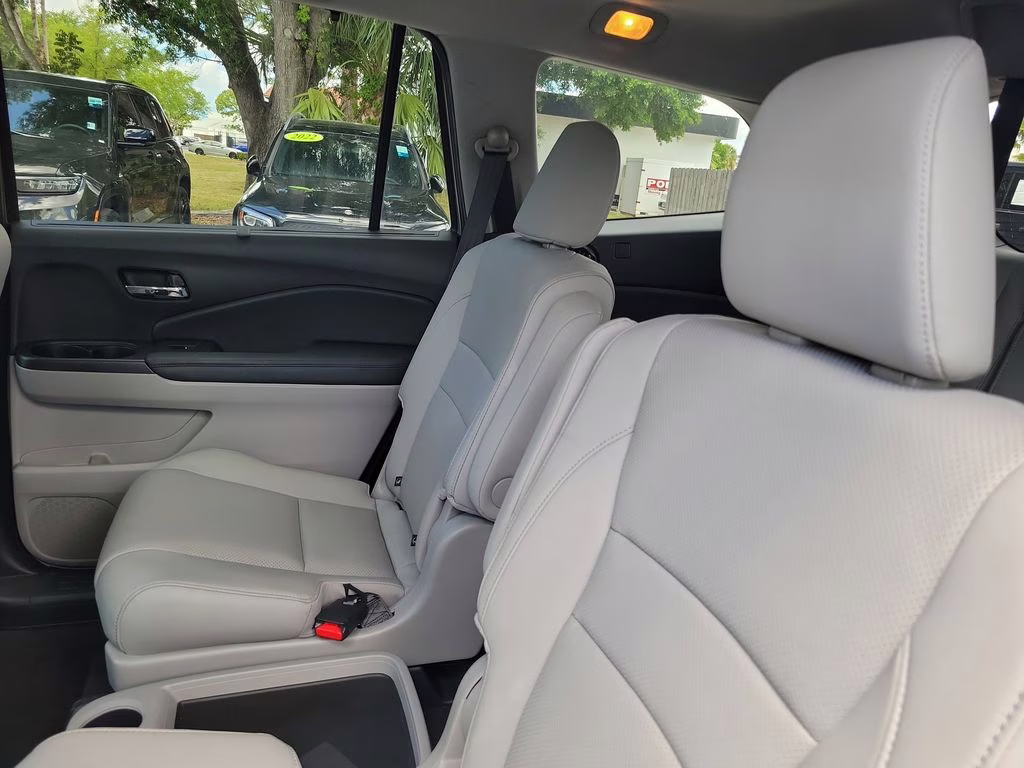 2021 Lunar Silver Metallic Honda Pilot Elite AWD SUV