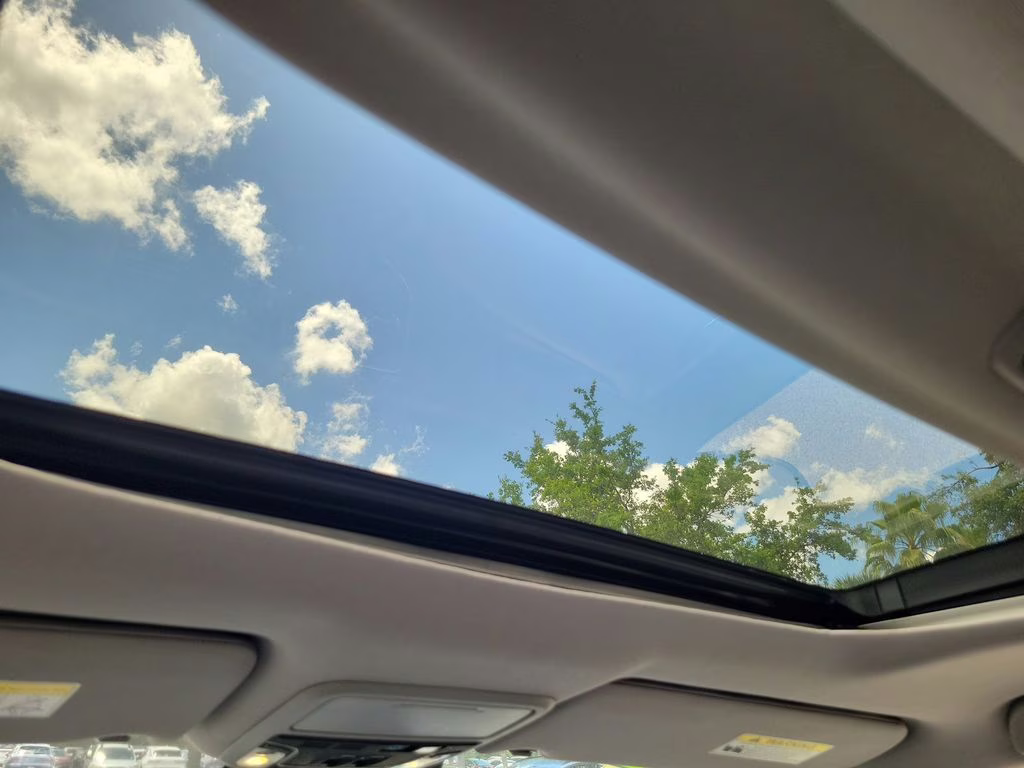 2021 Lunar Silver Metallic Honda Pilot Elite AWD SUV