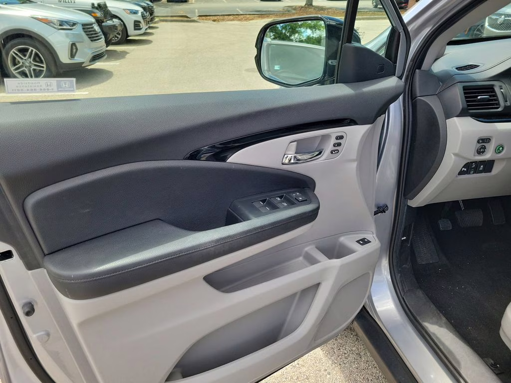 2021 Lunar Silver Metallic Honda Pilot Elite AWD SUV