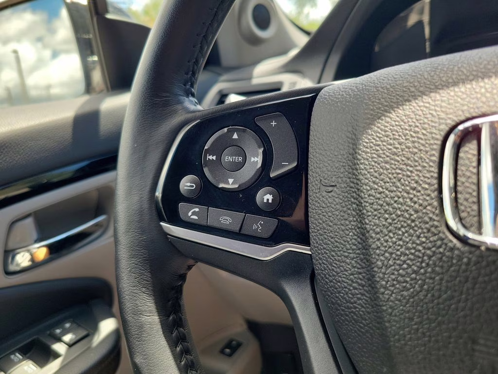 2021 Lunar Silver Metallic Honda Pilot Elite AWD SUV