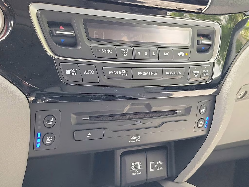 2021 Lunar Silver Metallic Honda Pilot Elite AWD SUV