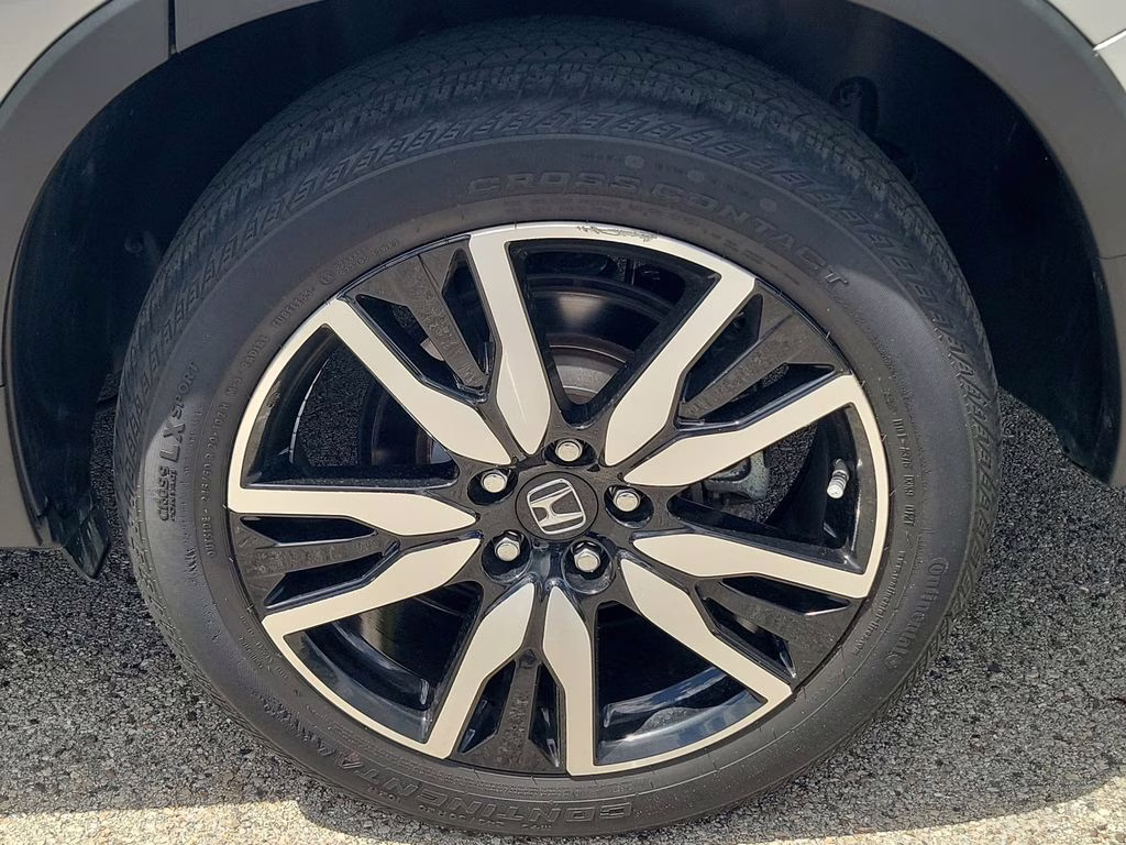 2021 Lunar Silver Metallic Honda Pilot Elite AWD SUV