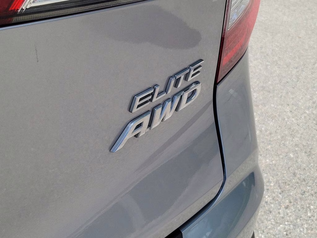 2021 Lunar Silver Metallic Honda Pilot Elite AWD SUV