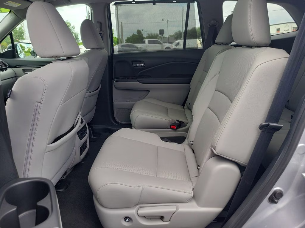 2021 Lunar Silver Metallic Honda Pilot Elite AWD SUV
