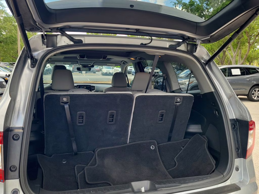 2021 Lunar Silver Metallic Honda Pilot Elite AWD SUV