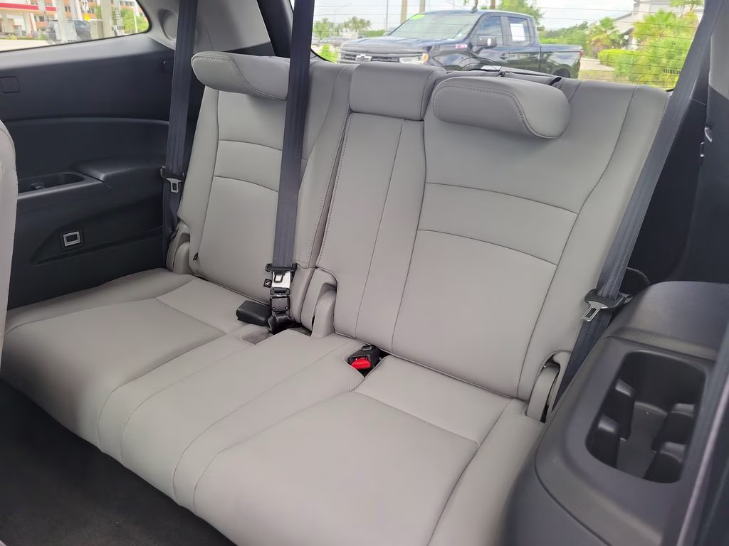 2021 Lunar Silver Metallic Honda Pilot Elite AWD SUV
