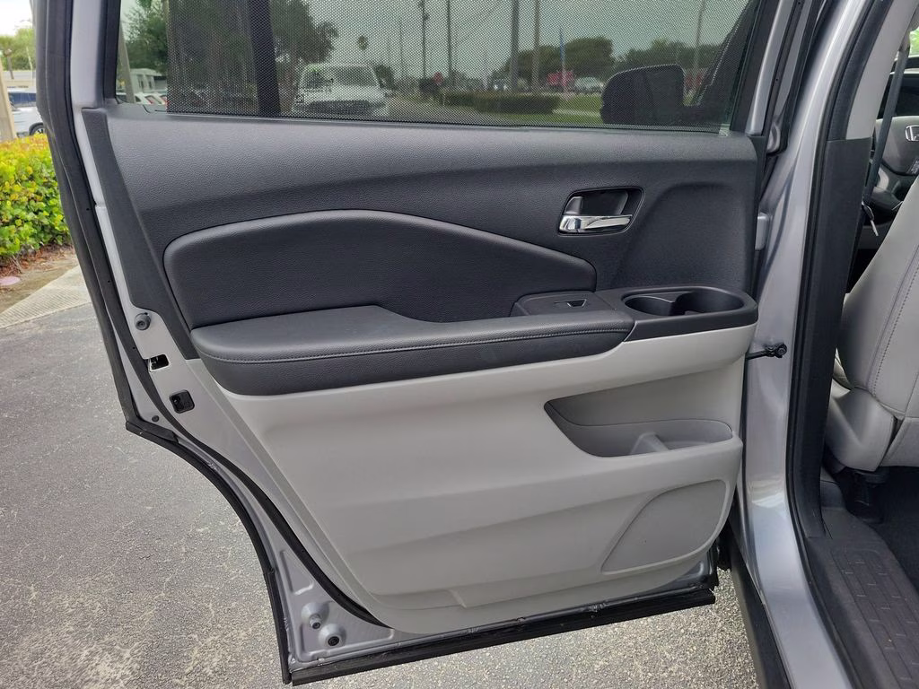 2021 Lunar Silver Metallic Honda Pilot Elite AWD SUV