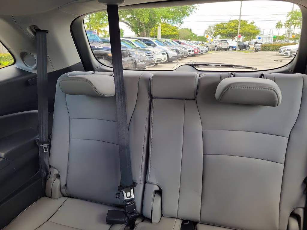 2021 Lunar Silver Metallic Honda Pilot Elite AWD SUV