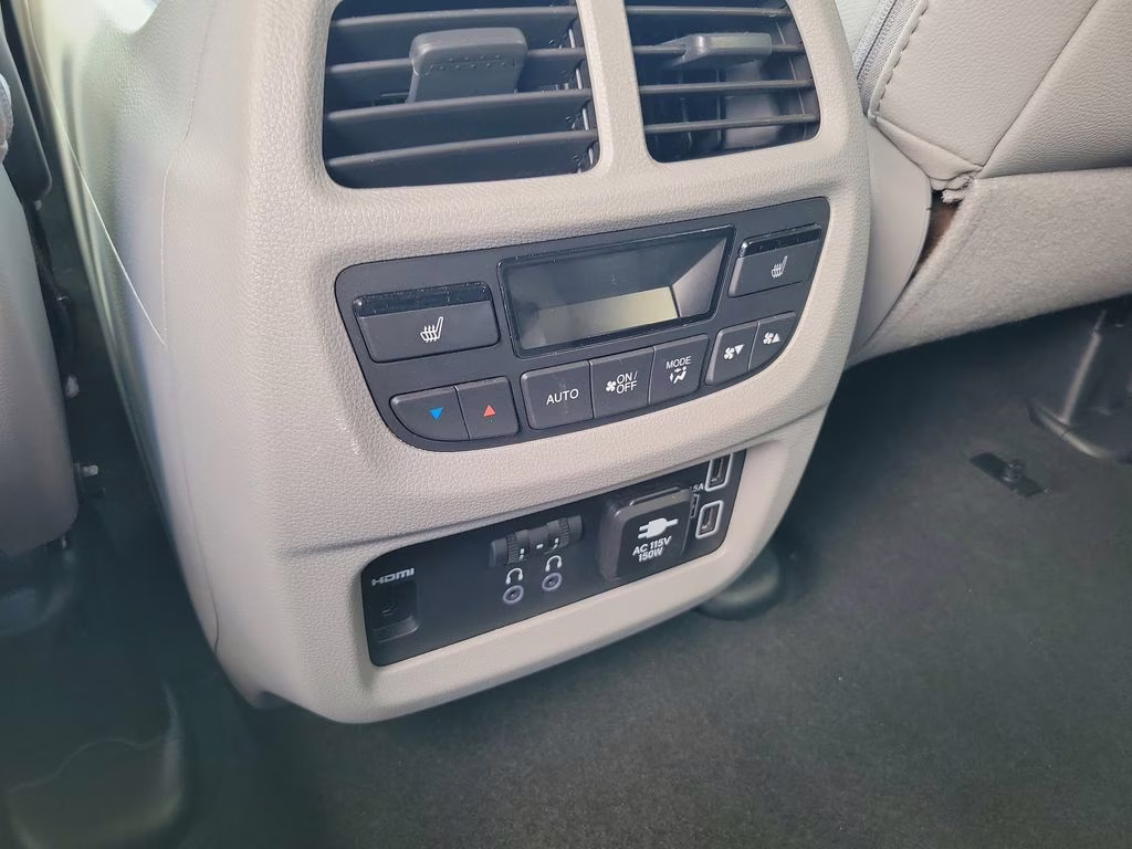 2021 Lunar Silver Metallic Honda Pilot Elite AWD SUV