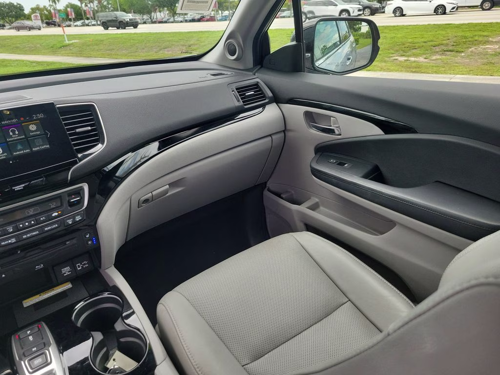 2021 Lunar Silver Metallic Honda Pilot Elite AWD SUV