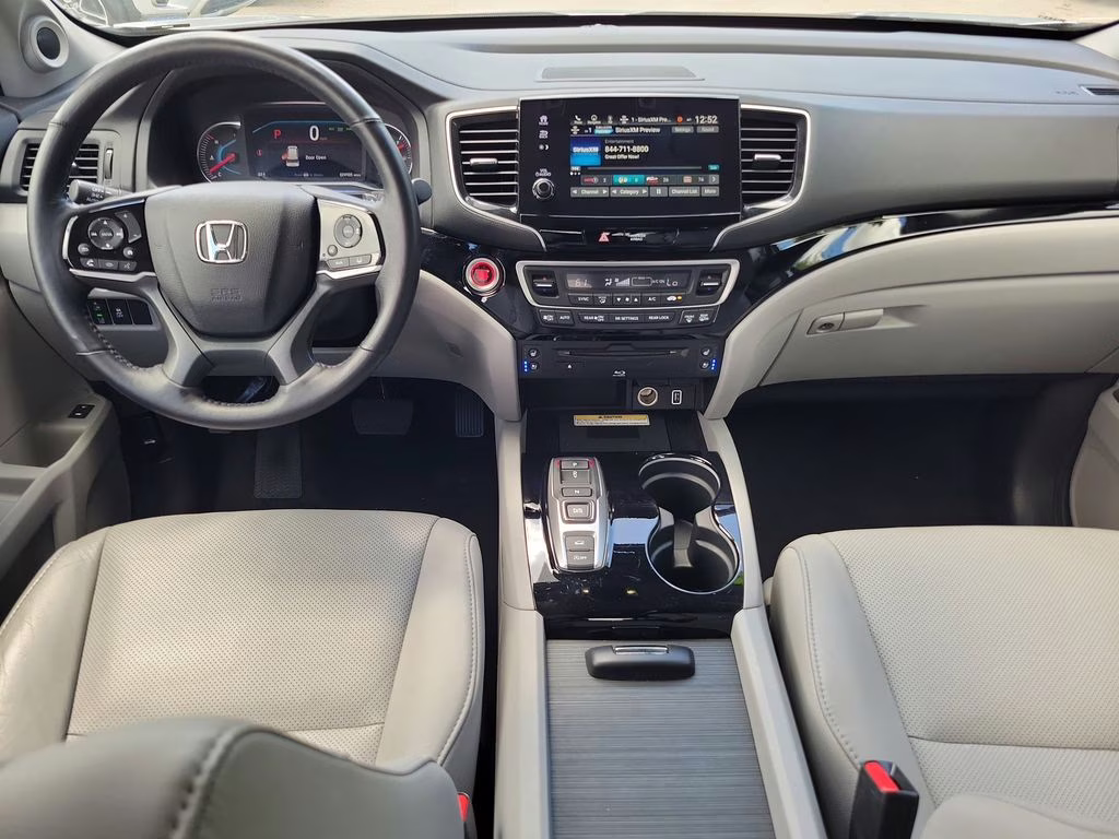 2021 Lunar Silver Metallic Honda Pilot Elite AWD SUV