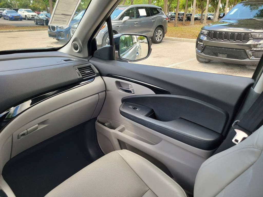 2021 Lunar Silver Metallic Honda Pilot Elite AWD SUV