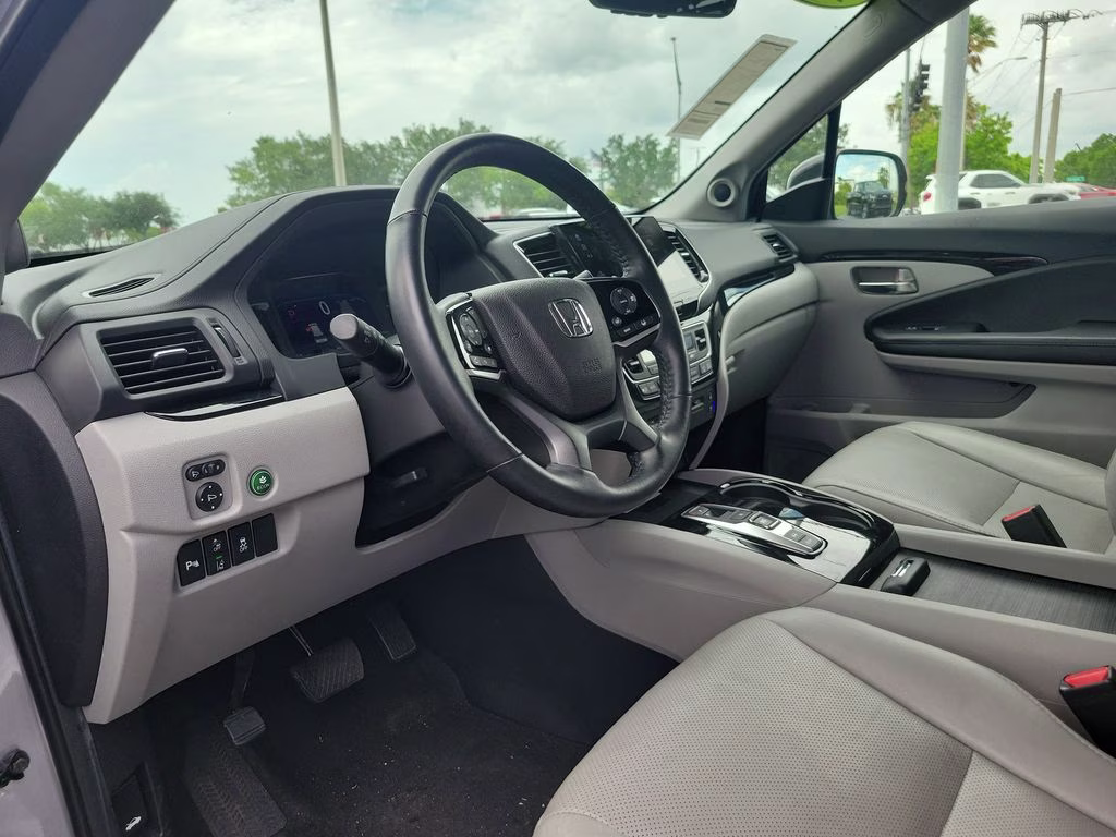 2021 Lunar Silver Metallic Honda Pilot Elite AWD SUV