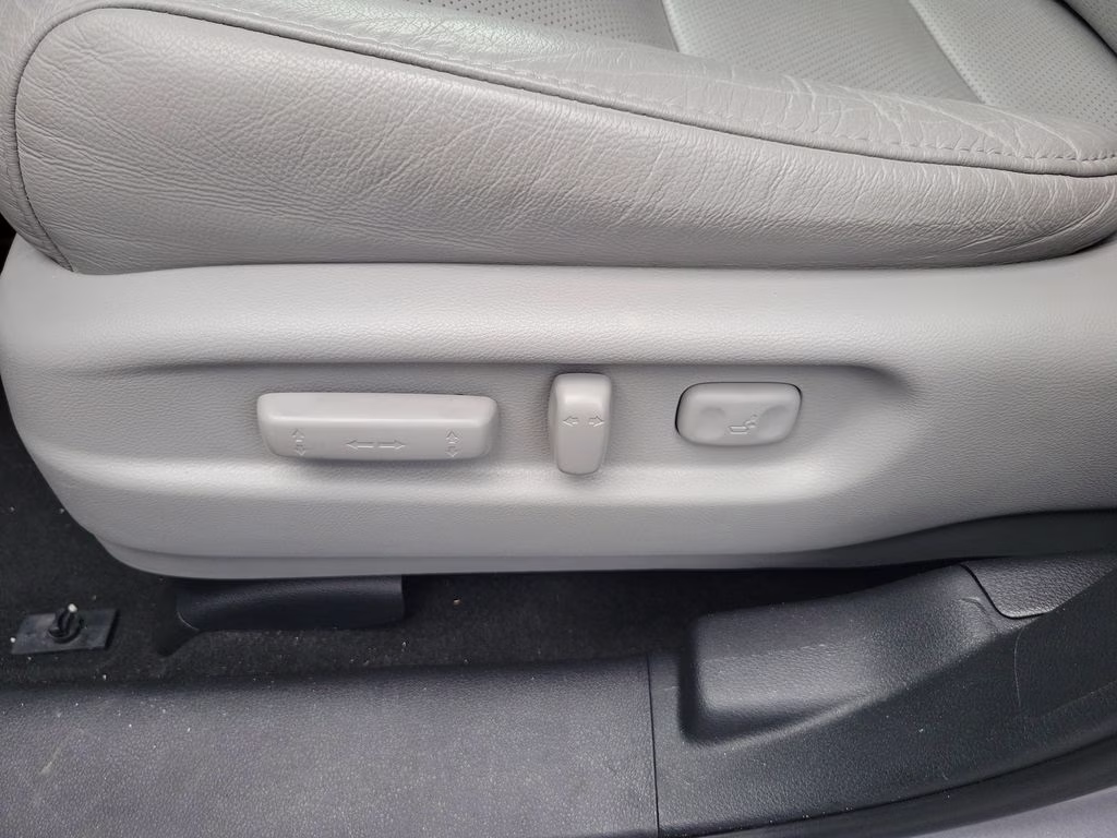 2021 Lunar Silver Metallic Honda Pilot Elite AWD SUV