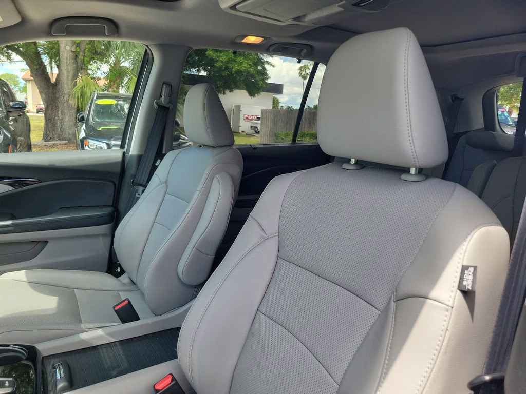 2021 Lunar Silver Metallic Honda Pilot Elite AWD SUV