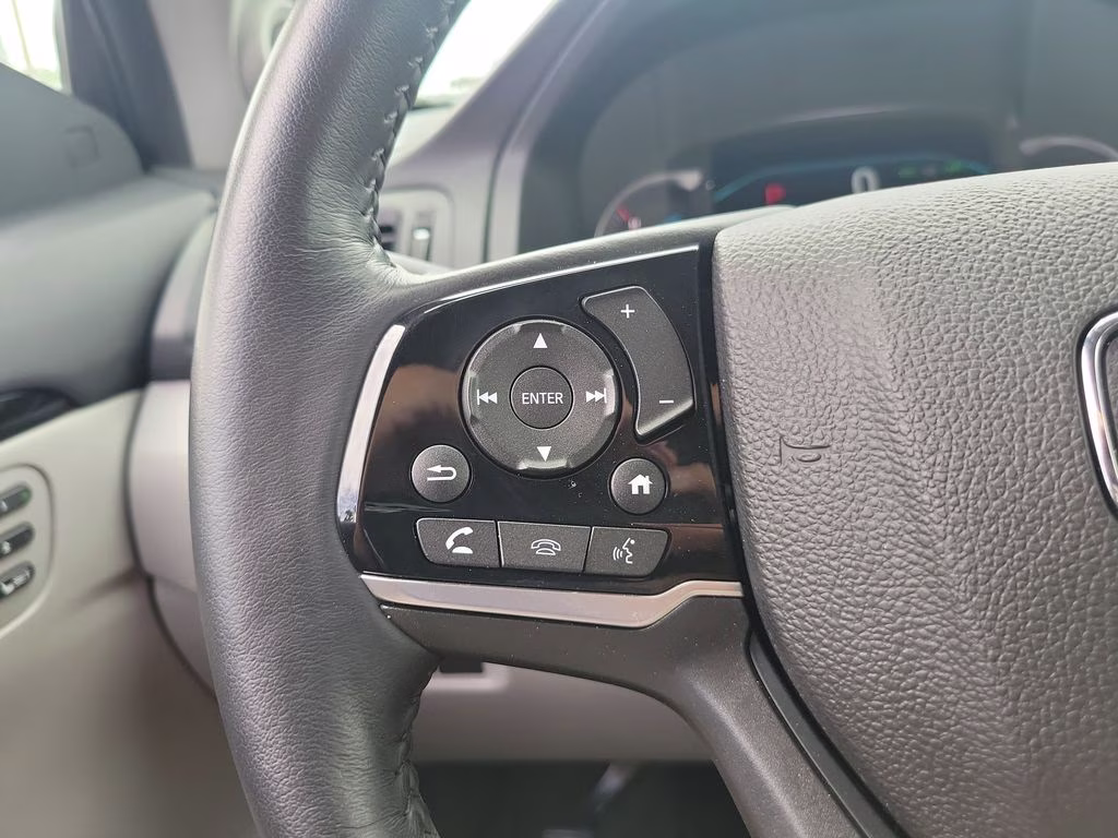 2021 Lunar Silver Metallic Honda Pilot Elite AWD SUV