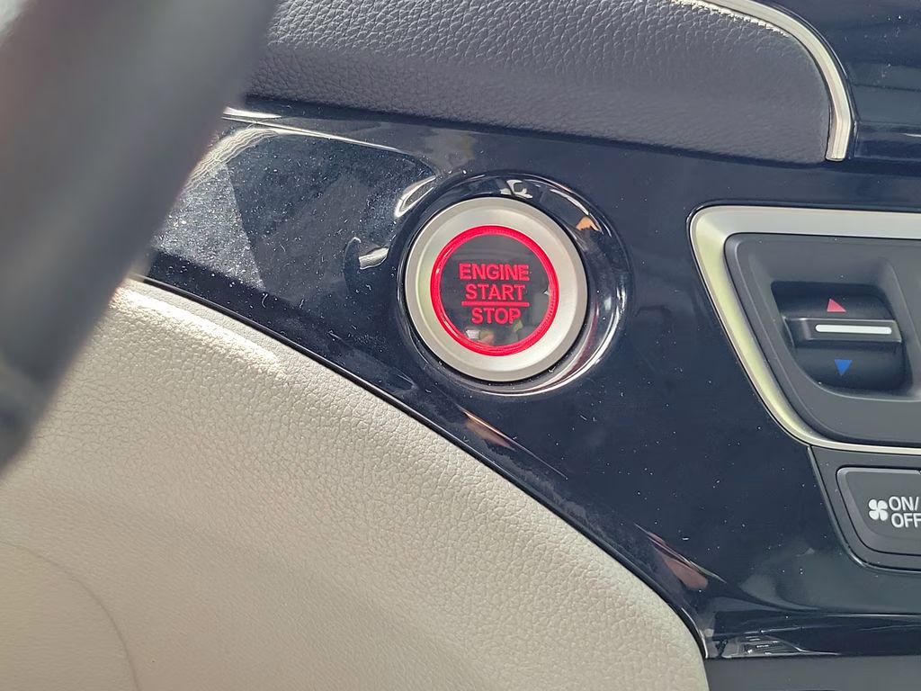 2021 Lunar Silver Metallic Honda Pilot Elite AWD SUV