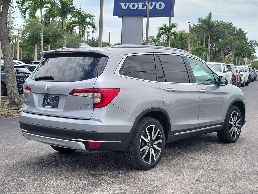 2021 Lunar Silver Metallic Honda Pilot Elite AWD SUV