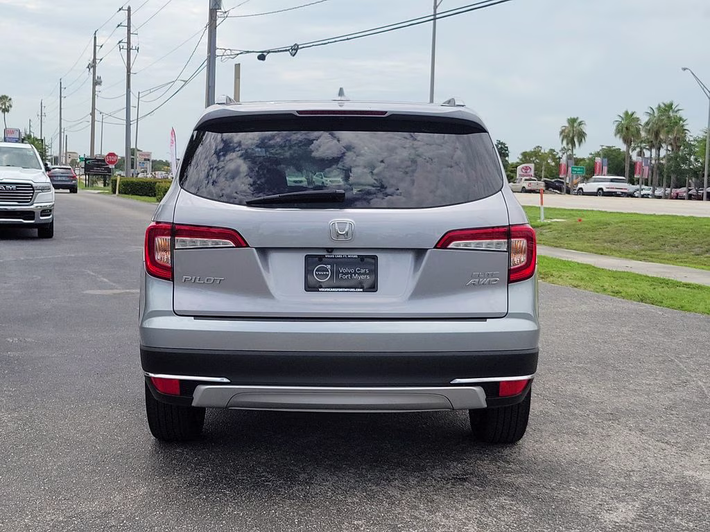 2021 Lunar Silver Metallic Honda Pilot Elite AWD SUV