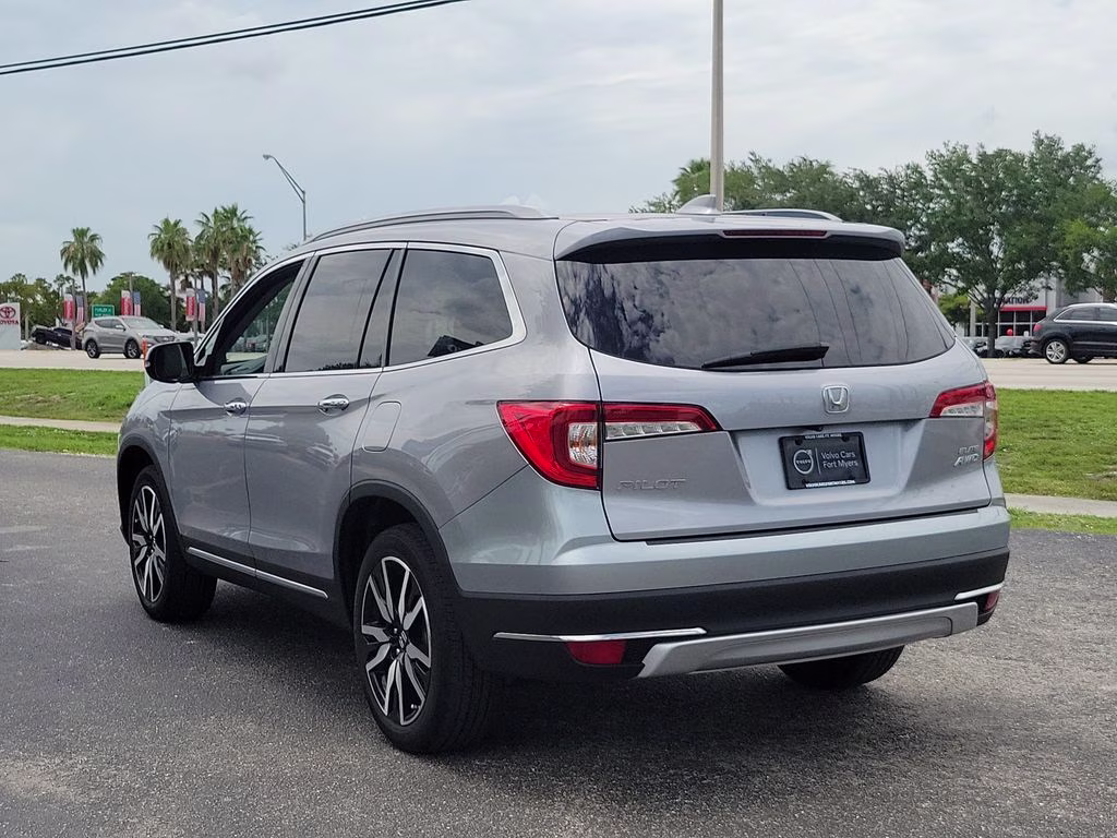 2021 Lunar Silver Metallic Honda Pilot Elite AWD SUV