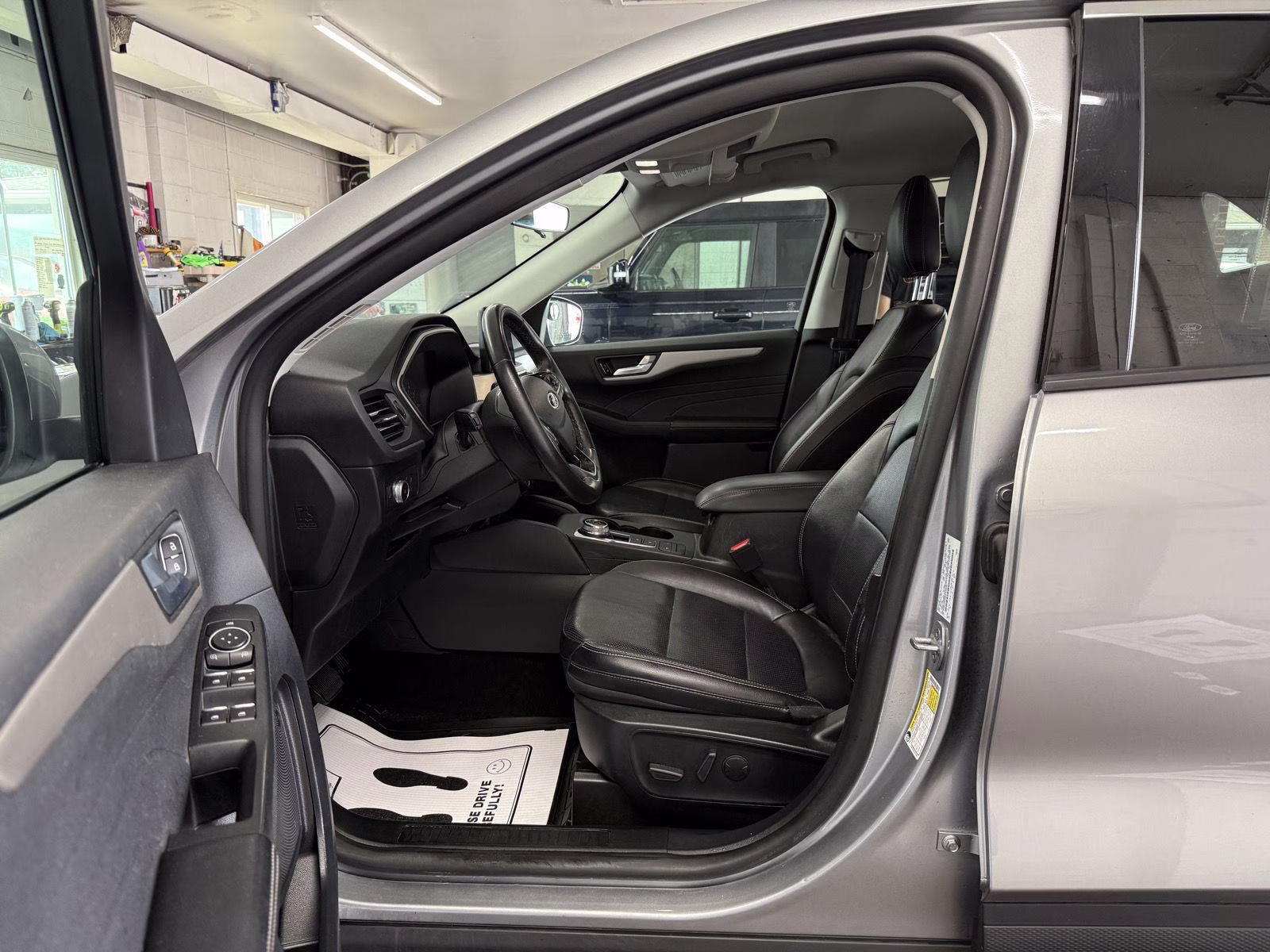 2022 Iconic Silver Metallic Ford Escape SEL FWD SUV