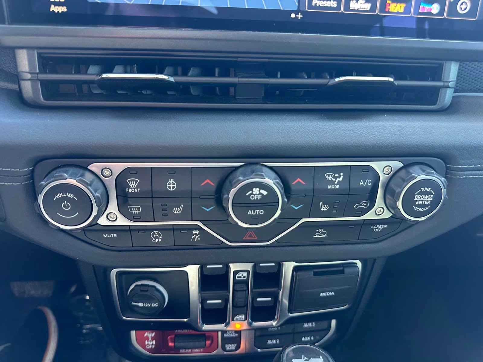 2024 Black Clearcoat Jeep Wrangler Rubicon 4X4 SUV