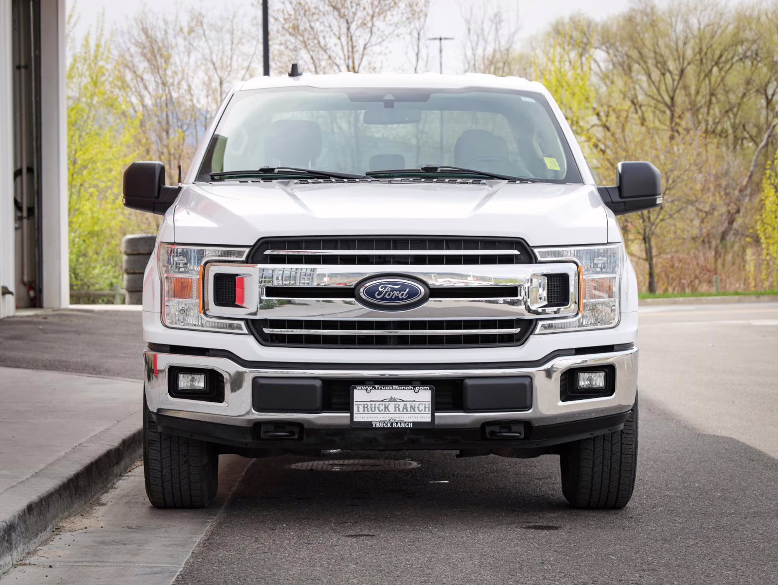 2019 Oxford White Ford F-150 XLT 4X4 Truck