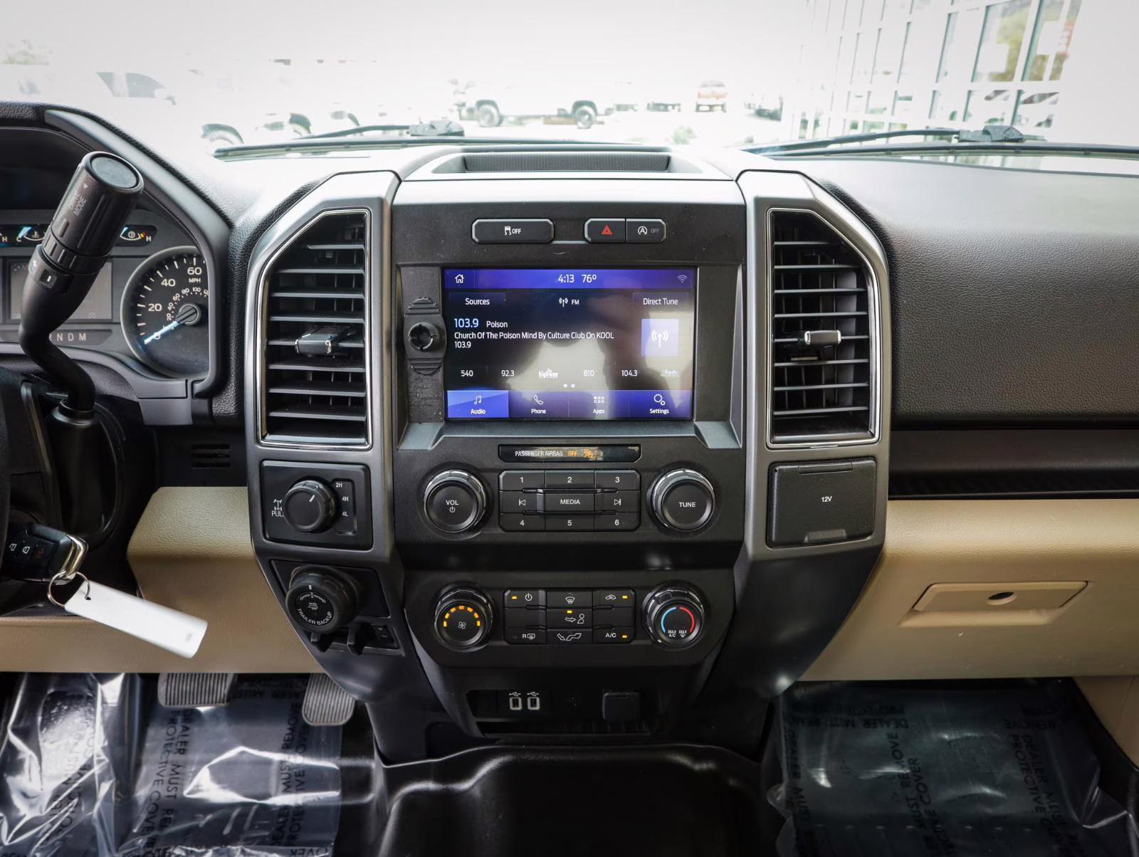 2019 Oxford White Ford F-150 XLT 4X4 Truck